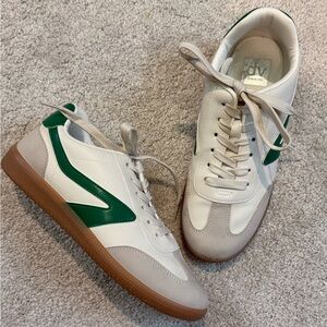 Dolce Vita sneakers